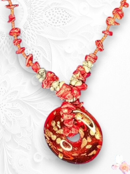 Jewelry - Vintage Red Blown Glass Pendant Stone Beaded Necklace Gold Tone 506